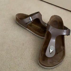 Birkenstock Women’s Gizeh bronze size 36.